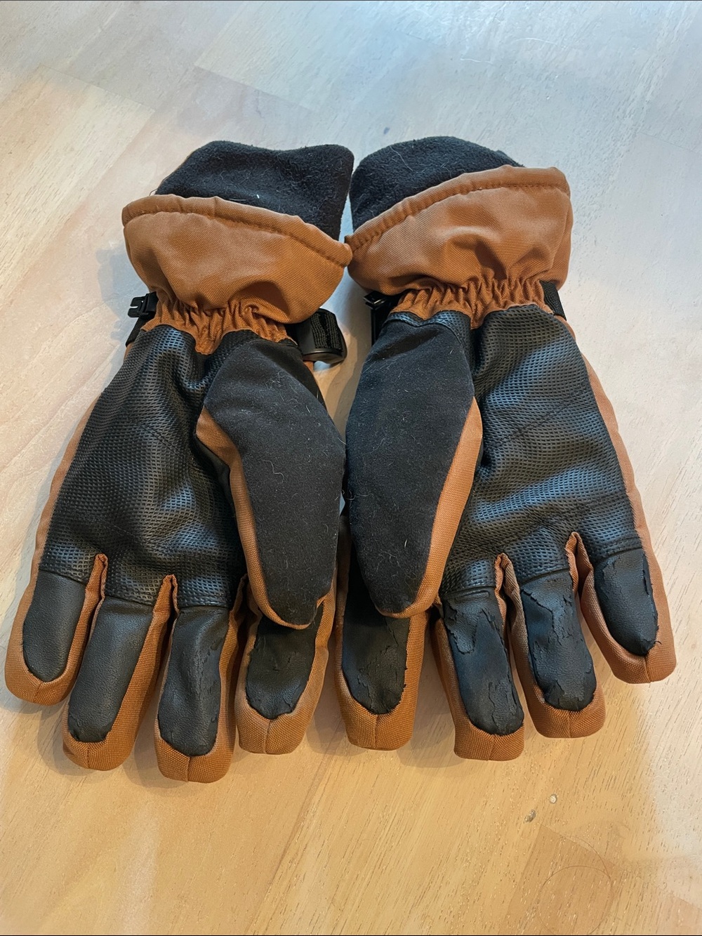 Carhartt men’s waterproof insulated knit cuff gloves - Picture 3 of 3